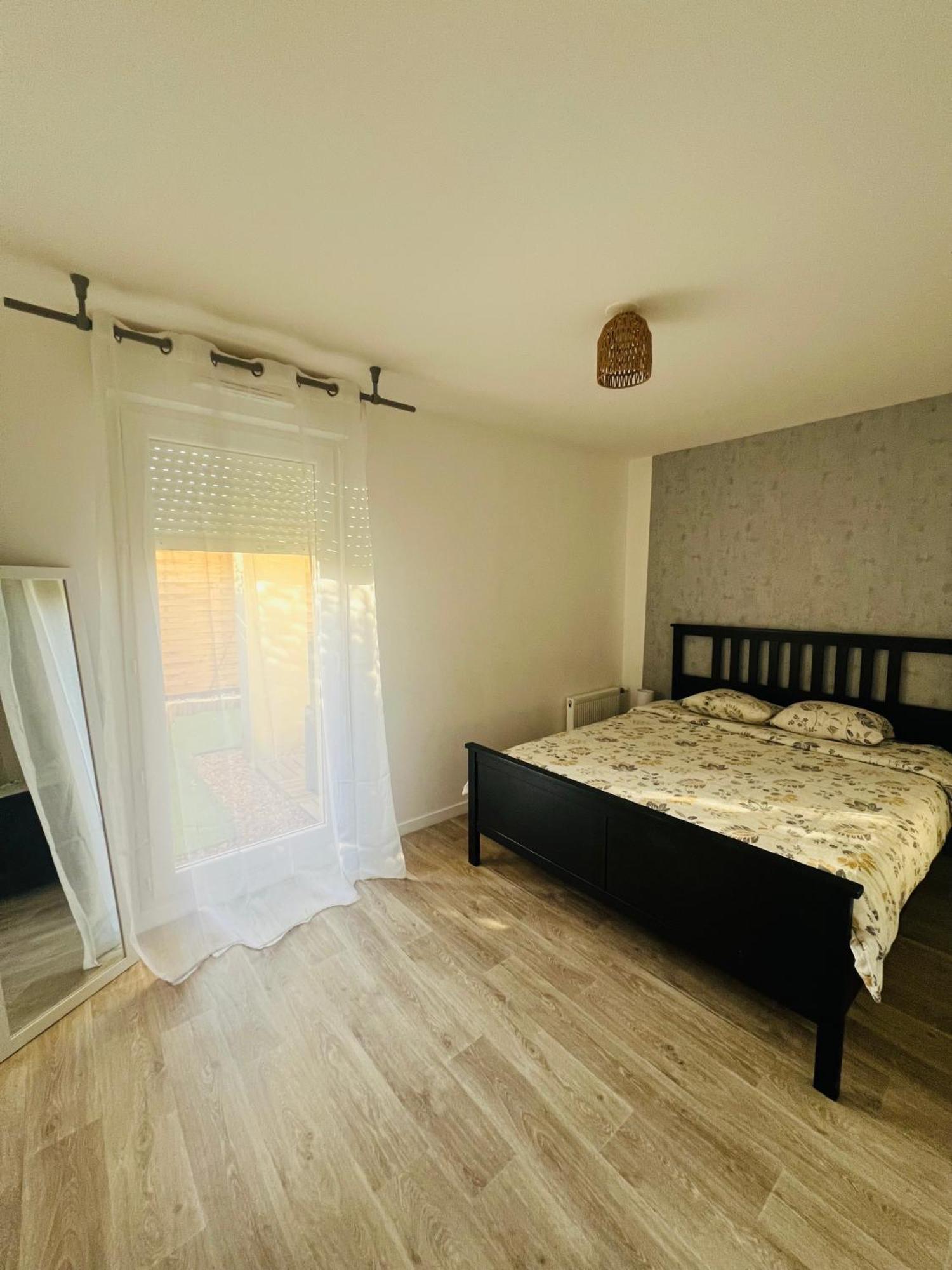 Appartement Rez De Chaussee Avec Parking Prive オルレアン エクステリア 写真