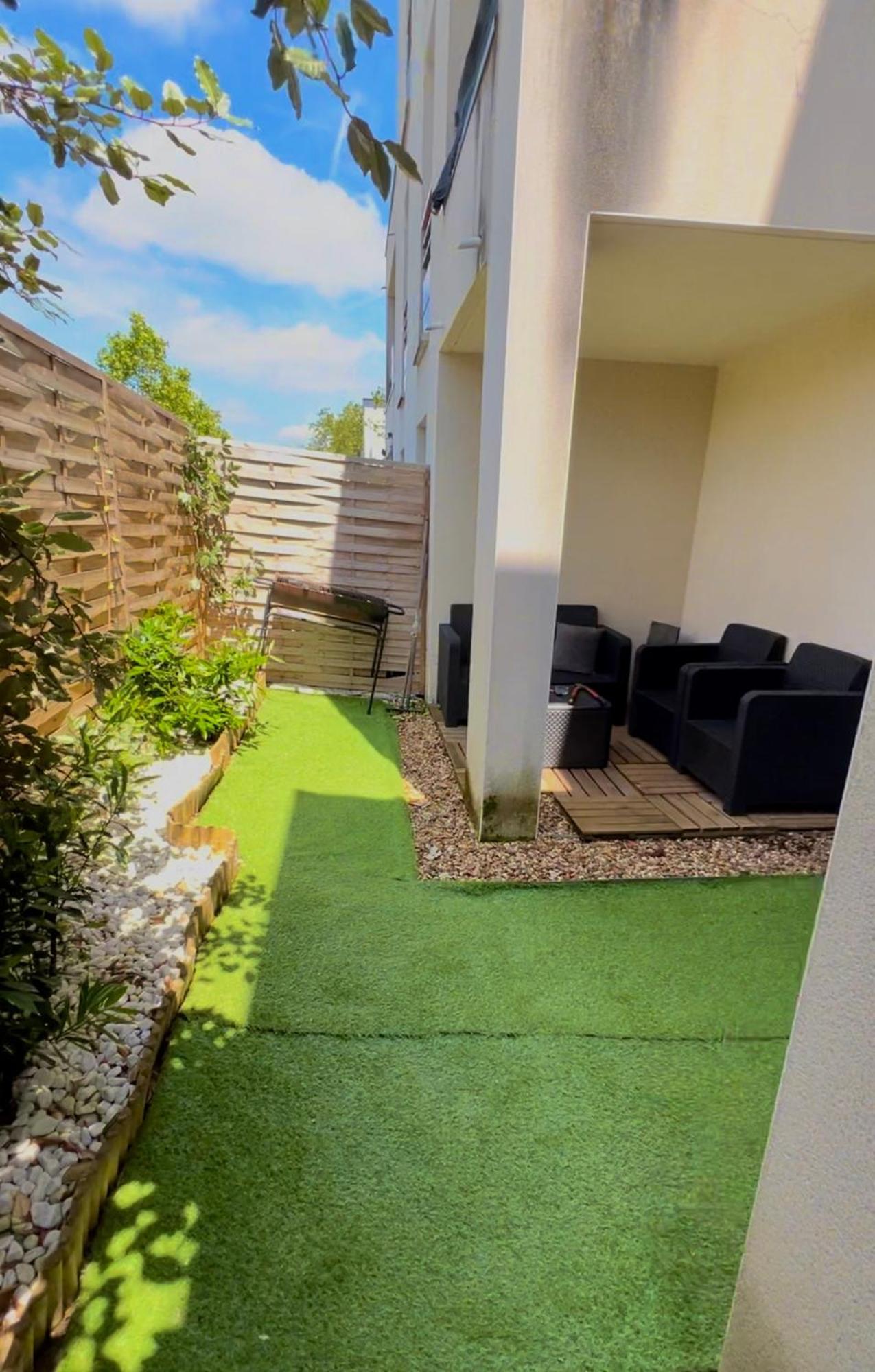 Appartement Rez De Chaussee Avec Parking Prive オルレアン エクステリア 写真