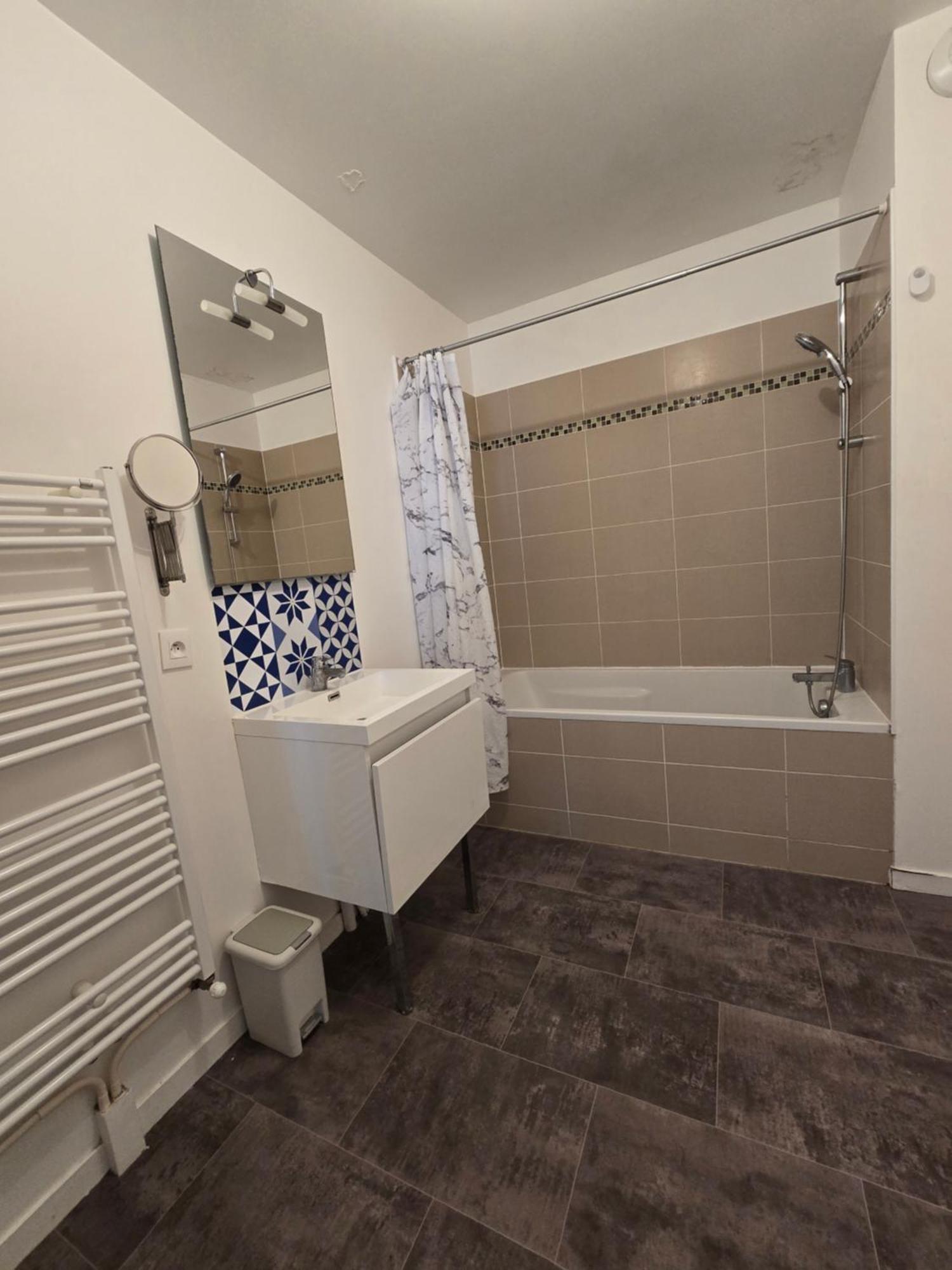 Appartement Rez De Chaussee Avec Parking Prive オルレアン エクステリア 写真